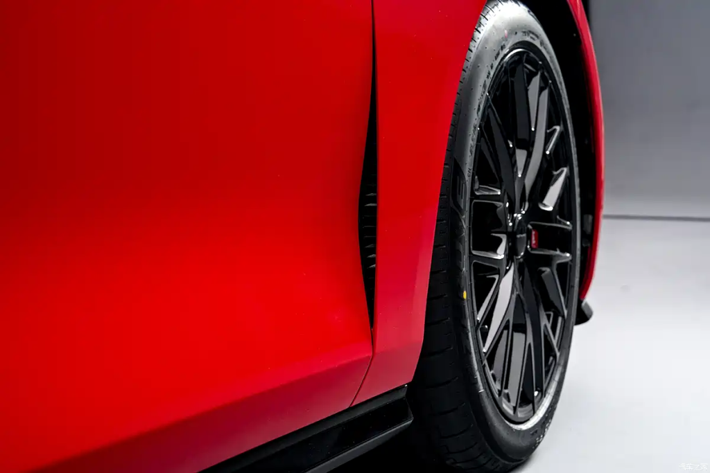 شبكة السيارات الصينية &ndash; سيارة المستقبل تصل مبكرًا: AISTALAND GT7 تكشف عن 10 تقنيات ثورية وتستهدف عرش Xiaomi SU7