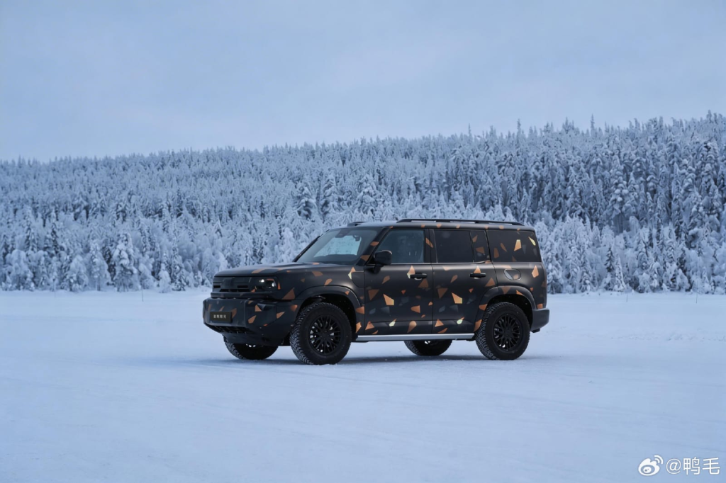 جيلي تتحدى لاند روفر ديفندر رسميًا… Galaxy Cruiser بقدرات هجينة قوية تمهّد لإطلاق عالمي في 2026