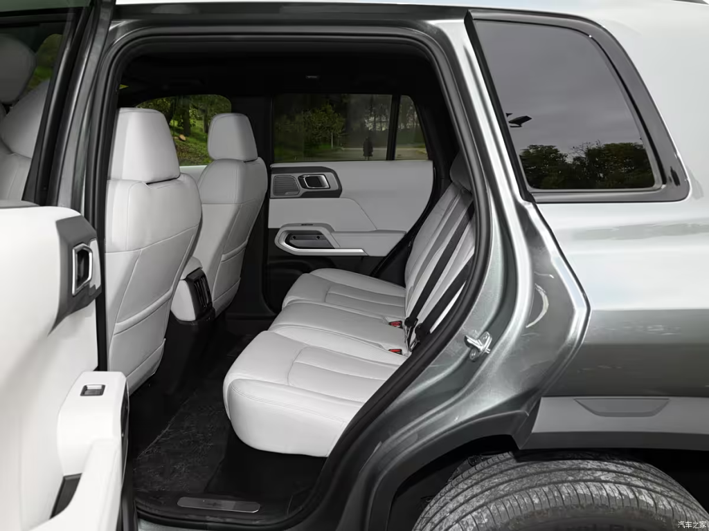 شبكة السيارات الصينية &ndash; ليوبارد تاي 3 المحدثة 2026: ببطارية Blade 2.0 بمدى 620 كم وتقنية شحن خارقة