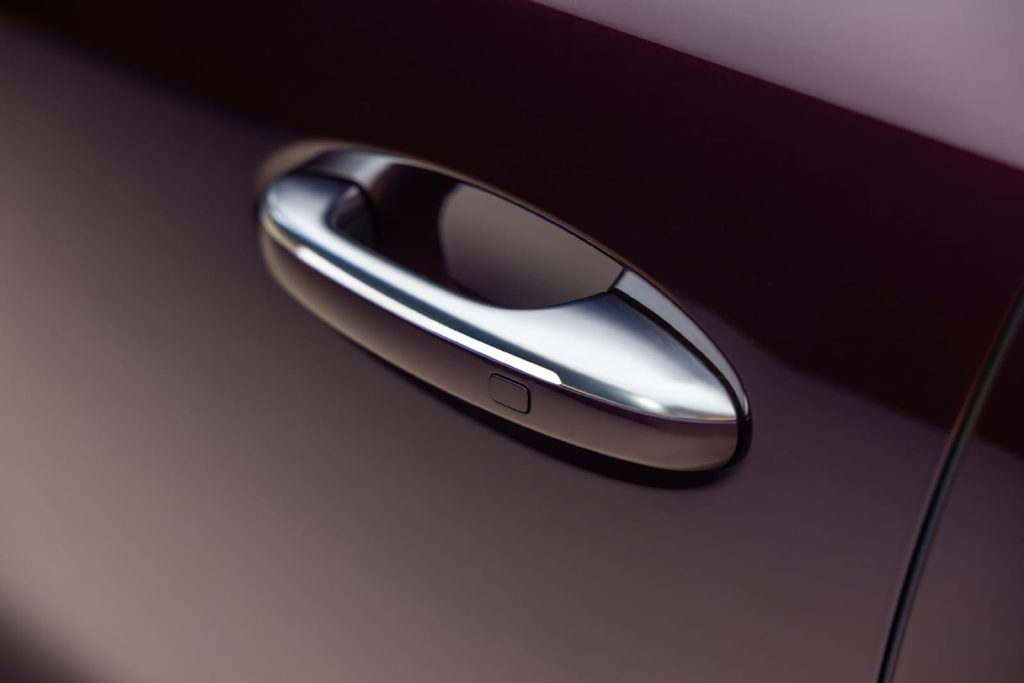 شبكة السيارات الصينية &ndash; Wey V9X الجديدة تظهر لأول مرة: فاخرة بتوجيه خلفي نشط وتعليق هوائي مزدوج مع منصة هجينة متطورة بمدى كهربائي يتجاوز 400 كم