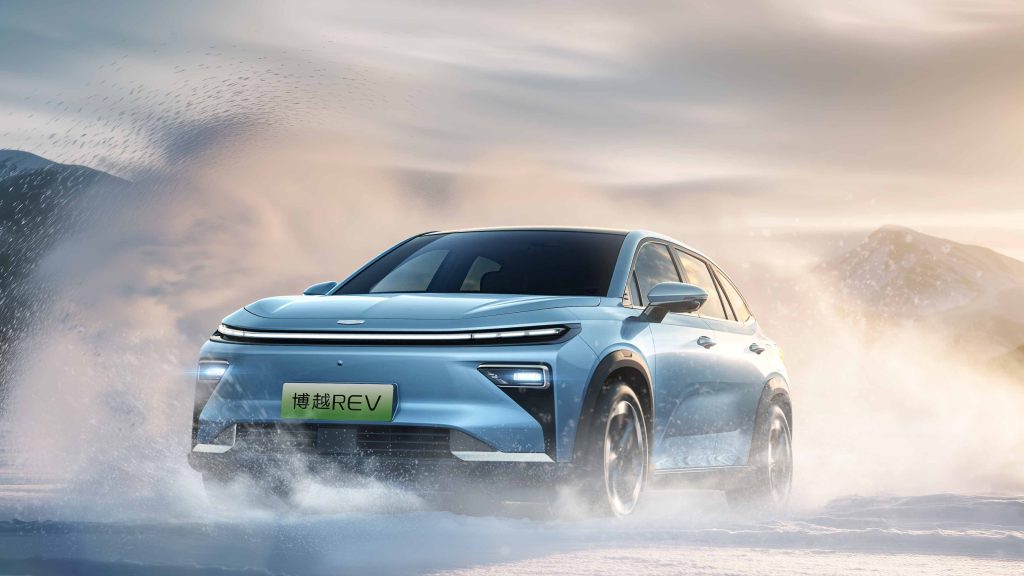 شبكة السيارات الصينية &ndash; جيلي تطلق Geely Boyue REV الجديدة كليًا: هل تكون البديل الحقيقي لتوجيلا؟ SUV بمدى شامل 1525 كم وتقنية EREV وسعر يبدأ من 56 ألف ريال
