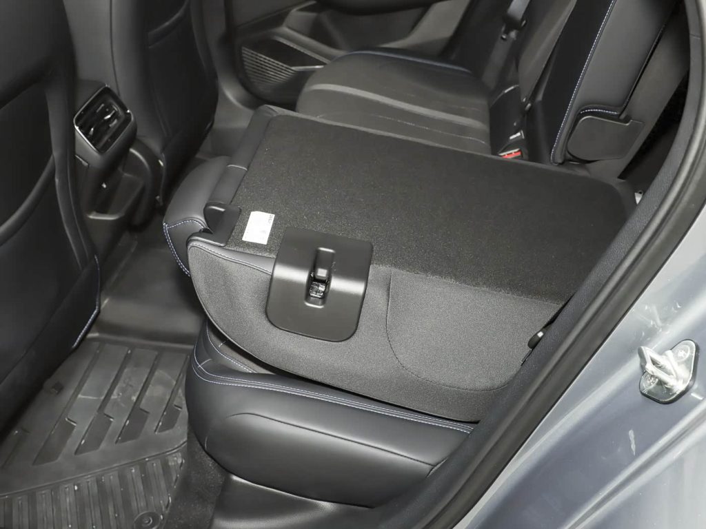 شبكة السيارات الصينية &ndash; جيلي بريفيس i-HEV 2026: هجينة بدون شحن تقودك كهربائيًا حتى 80% من وقتك… قوة 312 حصان واستهلاك 3.98 لتر يضعان معيارًا جديدًا في فئة السيدان