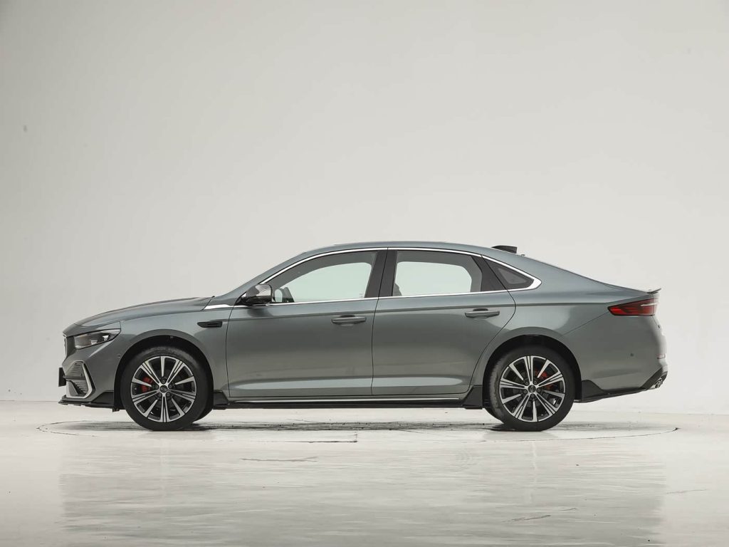 شبكة السيارات الصينية &ndash; جيلي بريفيس i-HEV 2026: هجينة بدون شحن تقودك كهربائيًا حتى 80% من وقتك… قوة 312 حصان واستهلاك 3.98 لتر يضعان معيارًا جديدًا في فئة السيدان