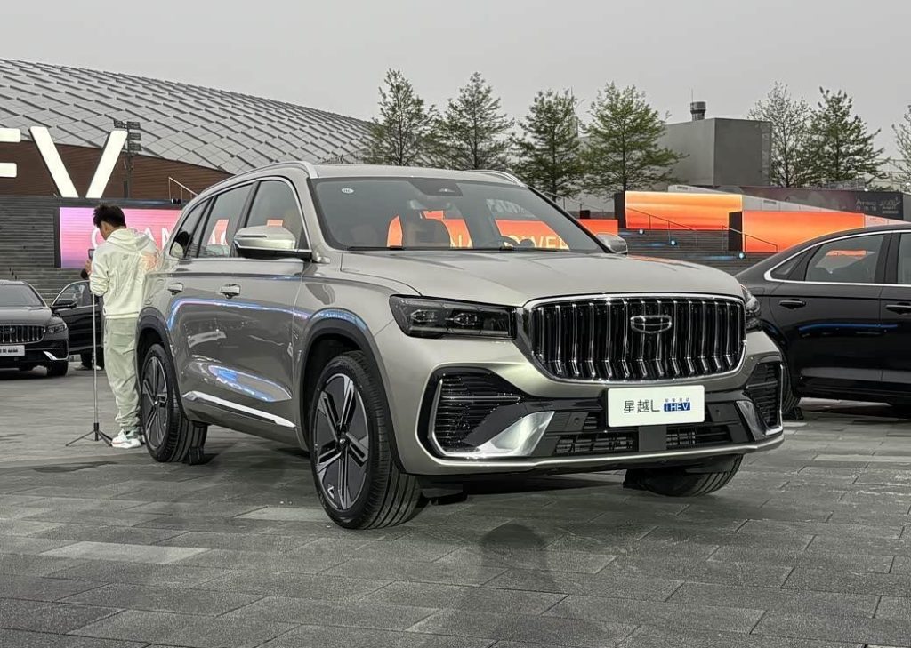 شبكة السيارات الصينية &ndash; نظام جيلي i-HEV الجديد 2026: استهلاك 2.22 لتر/100 كم بكفاءة حرارية 48.4% بشهادة غينيس… هل تعيد الهجينة تعريف المعادلة؟