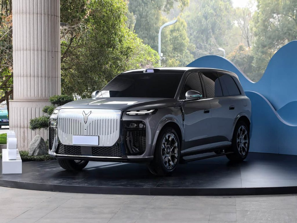 شبكة السيارات الصينية &ndash; فويا تايشان X8 الجديدة 2026: SUV كبيرة بخيارات كهربائية وPHEV ومنصة 800 فولت وأحدث نظام HarmonyOS من هواوي