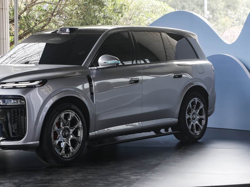 شبكة السيارات الصينية &ndash; فويا تايشان X8 الجديدة 2026: SUV كبيرة بخيارات كهربائية وPHEV ومنصة 800 فولت وأحدث نظام HarmonyOS من هواوي