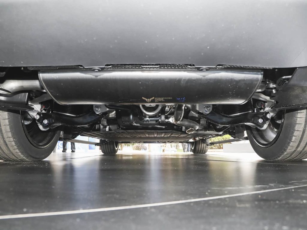 شبكة السيارات الصينية &ndash; فويا تايشان X8 الجديدة 2026: SUV كبيرة بخيارات كهربائية وPHEV ومنصة 800 فولت وأحدث نظام HarmonyOS من هواوي