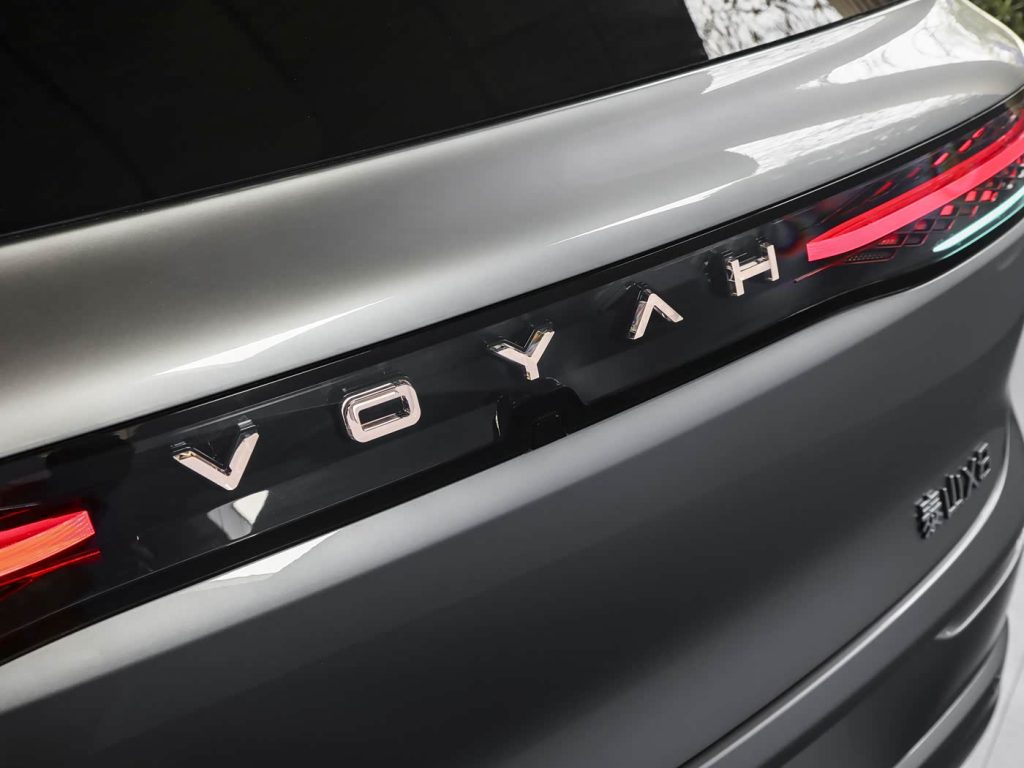 شبكة السيارات الصينية &ndash; فويا تايشان X8 الجديدة 2026: SUV كبيرة بخيارات كهربائية وPHEV ومنصة 800 فولت وأحدث نظام HarmonyOS من هواوي