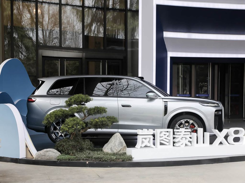 شبكة السيارات الصينية &ndash; فويا تايشان X8 الجديدة 2026: SUV كبيرة بخيارات كهربائية وPHEV ومنصة 800 فولت وأحدث نظام HarmonyOS من هواوي