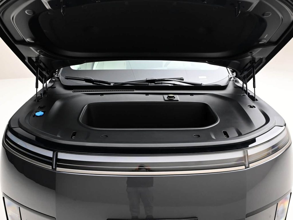 شبكة السيارات الصينية &ndash; Xpeng GX 2026 تبدأ الحجز المسبق وتستهدف فئة 50 ألف دولار: SUV بمدى يصل إلى 1585 كم، منصة 800V، وذكاء صناعي شامل تعيد تعريف فئة العائلات الفاخرة