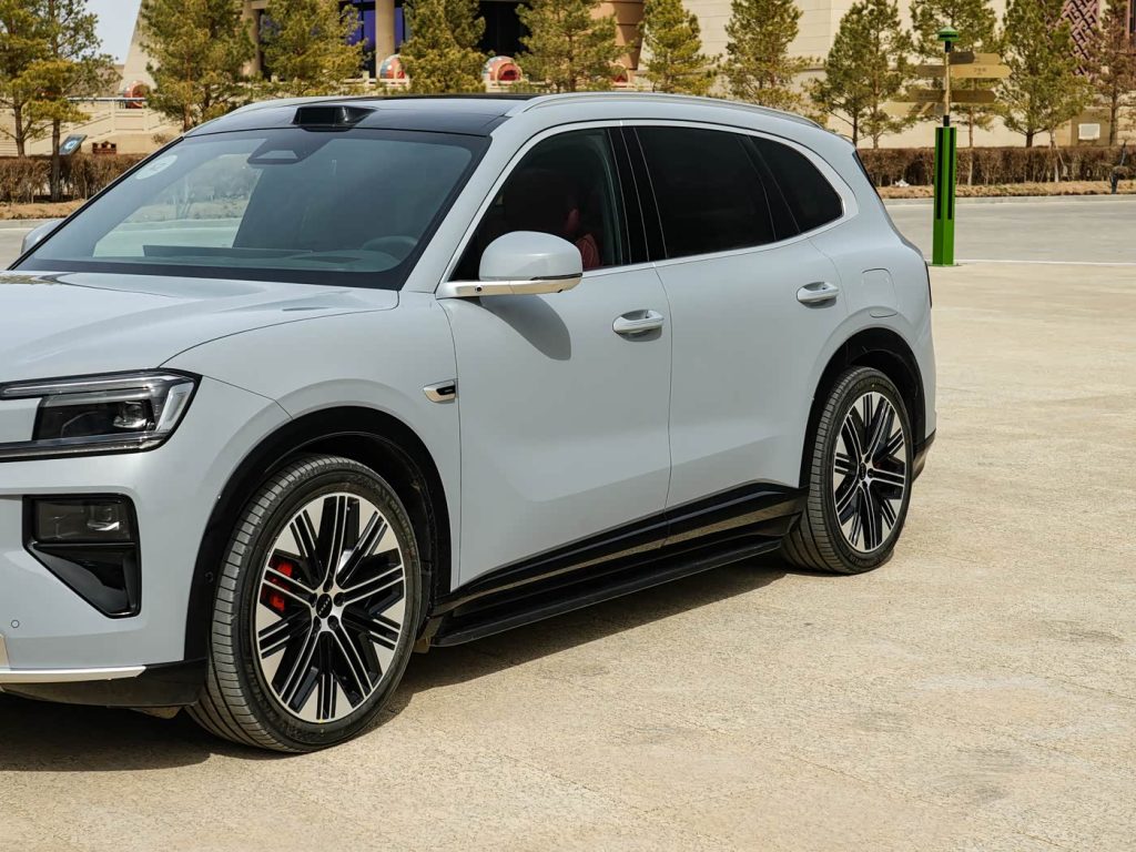 شبكة السيارات الصينية &ndash; زيكر 8X 2026: هجينة ببنية 900V تجمع بين أداء يصل إلى 1400 حصان ومدى كهربائي حتى 410 كم وشحن من 20% إلى 80% خلال 9 دقائق