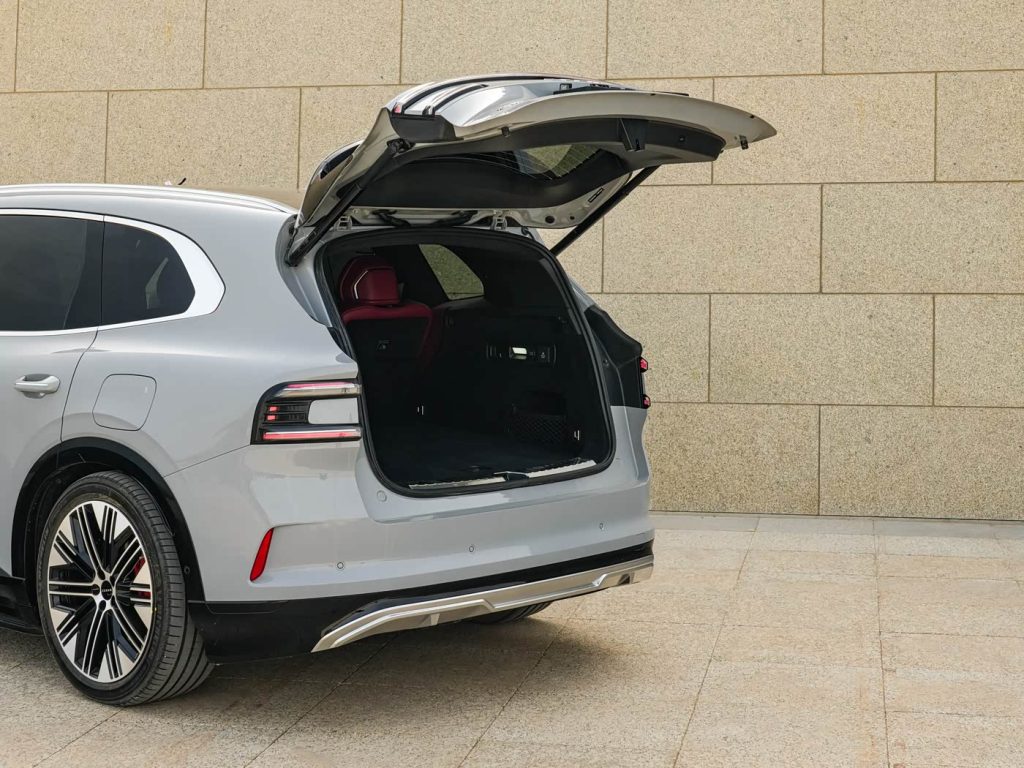 شبكة السيارات الصينية &ndash; زيكر 8X 2026: هجينة ببنية 900V تجمع بين أداء يصل إلى 1400 حصان ومدى كهربائي حتى 410 كم وشحن من 20% إلى 80% خلال 9 دقائق