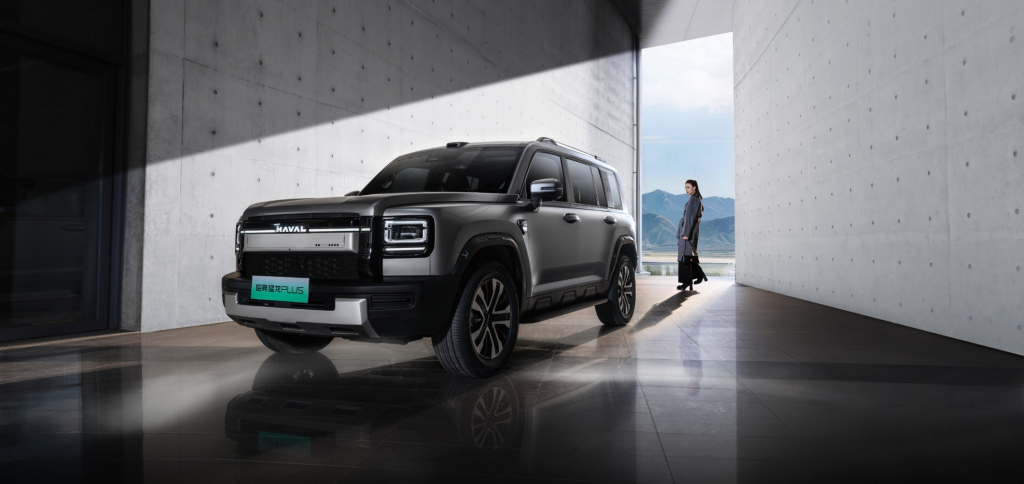 شبكة السيارات الصينية &ndash; هافال دراجون PLUS ثلاث صفوف (هافال V7 في الخليج) في الصين: هجينة بدفع رباعي Hi4 ومدى كهربائي 255 كم وقدرات أوف رود حقيقية