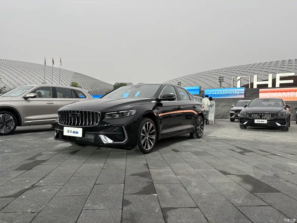 جيلي بريفيس i-HEV 2026: هجينة بدون شحن تقودك كهربائيًا حتى 80% من وقتك… قوة 312 حصان واستهلاك 3.98 لتر يضعان معيارًا جديدًا في فئة السيدان