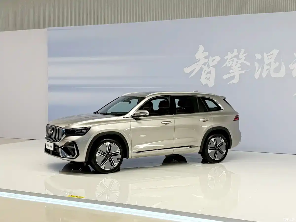 شبكة السيارات الصينية &ndash; جيلي مونجارو i-HEV 2026: سيارة هجينة بدون شحن بقوة 312 حصان واستهلاك 4.75 لتر… هل تتفوق على تويوتا هايبرد؟