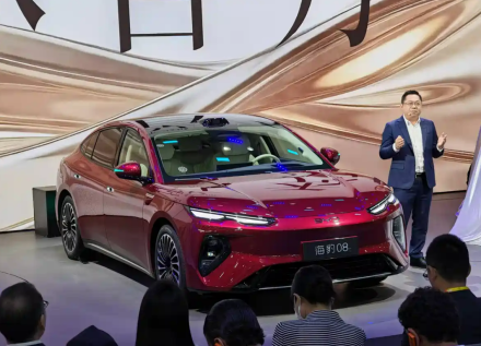 بي واي دي BYD تهيمن على معرض بكين 2026: سيل 08 Seal 08 و Sea Lion 08 بمدى 900 كم وتقنيات 800V… وGreat Tang EV تنطلق من 129 ألف ريال