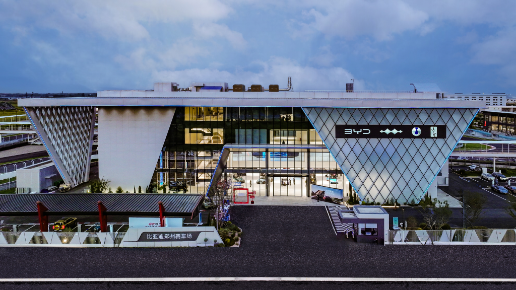 بي واي دي تقلّص 100 ألف وظيفة رغم إيرادات قياسية: مرحلة جديدة أكثر حدة في منافسة السيارات الكهربائية 4 شبكة السيارات الصينية – بي واي دي تقلّص 100 ألف وظيفة رغم إيرادات قياسية: مرحلة جديدة أكثر حدة في منافسة السيارات الكهربائية