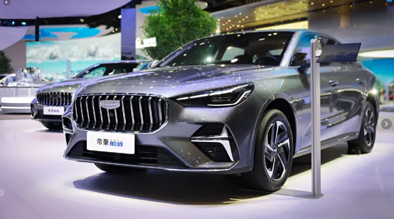 جيلي إمجراند i-HEV: استهلاك 2.22 لتر/100 كم رقم قياسي عالمي يهزم تويوتا بريوس ويعيد تعريف كفاءة السيارات الهجينة