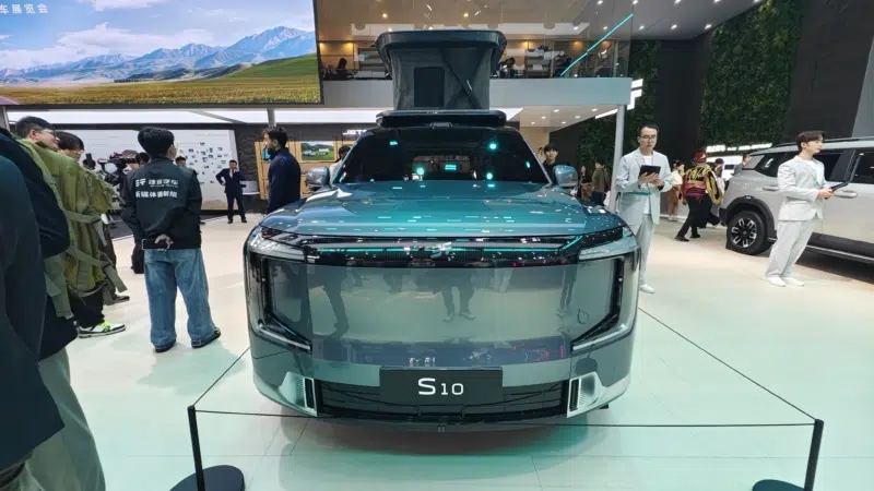 شبكة السيارات الصينية &ndash; جيتور تعيد رسم فئة SUV العائلية: T8 بثلاثة صفوف ولمسة لاندروفر مع شانهـاي L10 والسيارة الاختبارية TX يكشف ملامح الجيل القادم