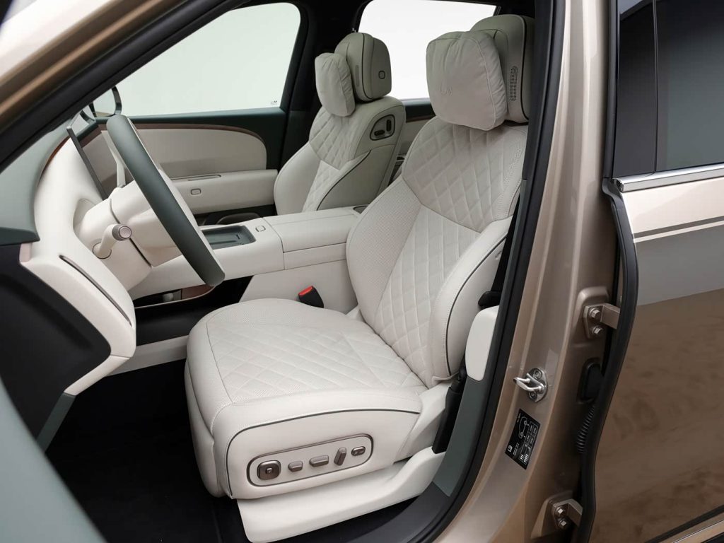 لي أوتو L8 2026 الجديدة كليًا تظهر رسميًا.. SUV فاخرة بخمسة مقاعد ومدى كهربائي 430 كم وتقنيات تنافس مايباخ GLS 24 شبكة السيارات الصينية – لي أوتو L8 2026 الجديدة كليًا تظهر رسميًا.. SUV فاخرة بخمسة مقاعد ومدى كهربائي 430 كم وتقنيات تنافس مايباخ GLS