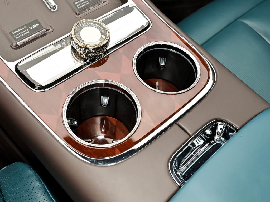 شبكة السيارات الصينية &ndash; هواوي Maextro S800 Grand Design الجديدة تنطلق رسميًا.. أفخم سيارة صينية بسعر 1.388 مليون يوان وتقنيات تعيد تعريف الفخامة الذكية