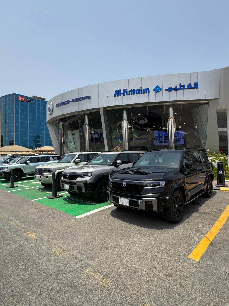 شبكة السيارات الصينية &ndash; الفطيم تطلق DENZA رسميًا في السعودية وتطرح B5 وB8 مع افتتاح صالتي عرض في الرياض وجدة