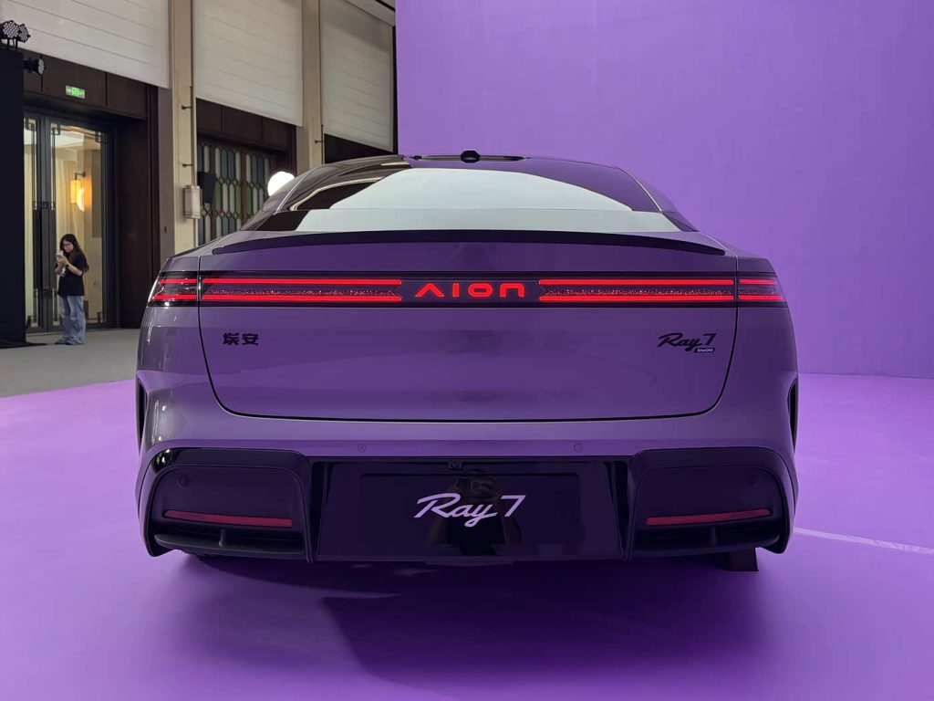 AION Ray 7 تظهر رسميًا بمدى 700 كم وتقنيات هواوي المتقدمة 7 شبكة السيارات الصينية – AION Ray 7 تظهر رسميًا بمدى 700 كم وتقنيات هواوي المتقدمة