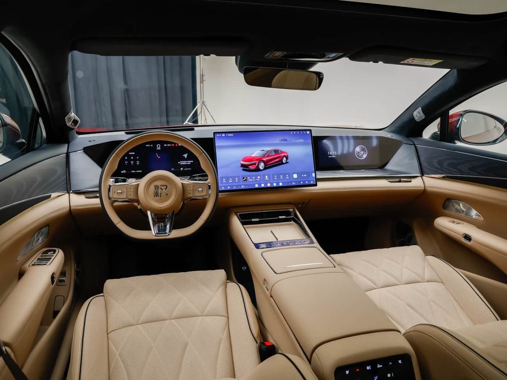 شبكة السيارات الصينية &ndash; معرض تشنغدو : BYD Da Han الكهربائية 775 حصان و 1008 كم مدى وسعر مذهل